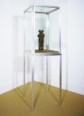 Louise Bourgeois, Couple, 2002, fabric and vitrine, 43,2 x 17,8 x 12,7 cm / 17 x 7 x 5 inch 