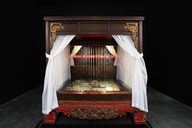 FX Harsono, Ranjang Hujan (The Raining Bed), 2013, Wooden bed, stainless steel, pump machine, water, ceramics, fabric and Light Emitting Diode (LED) running text, 200 x 250 x 200 cm | 78.74 x 98.43 x 78.74 in, # HARS0028 